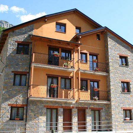 Apartamentos Mobison Salinas de Bielsa Bagian luar foto