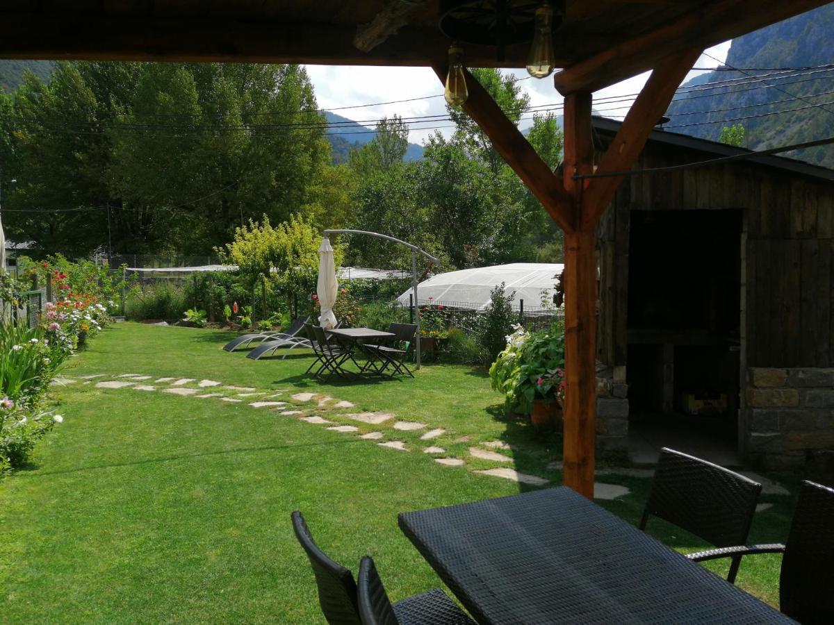Apartamentos Mobison Salinas de Bielsa Bagian luar foto