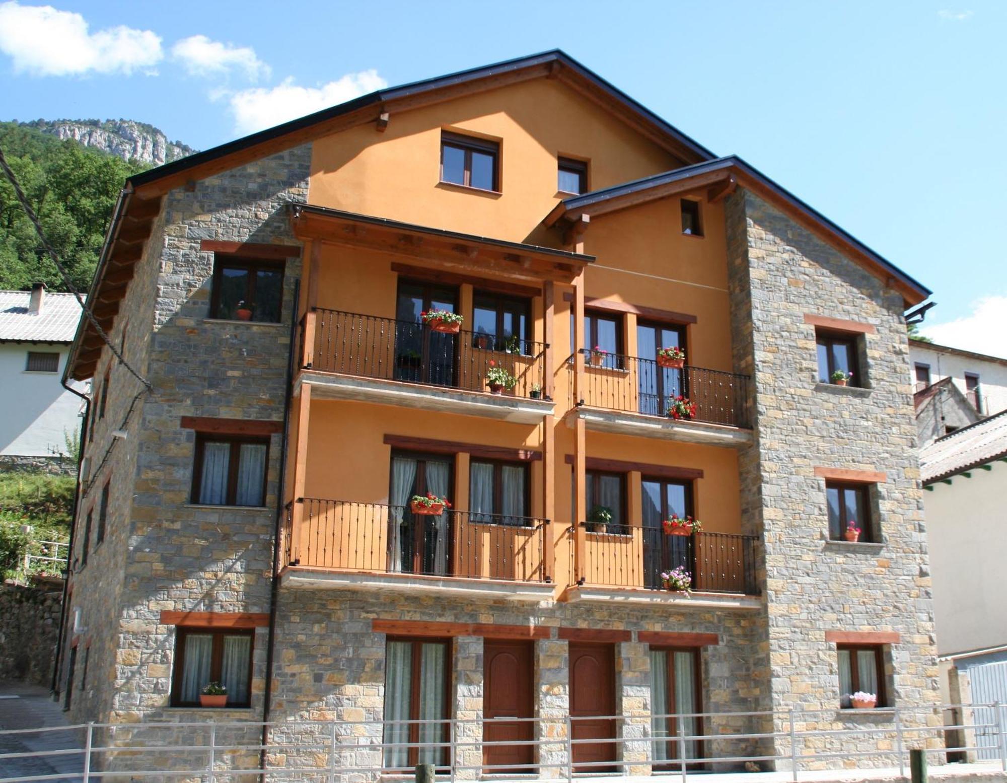 Apartamentos Mobison Salinas de Bielsa Bagian luar foto